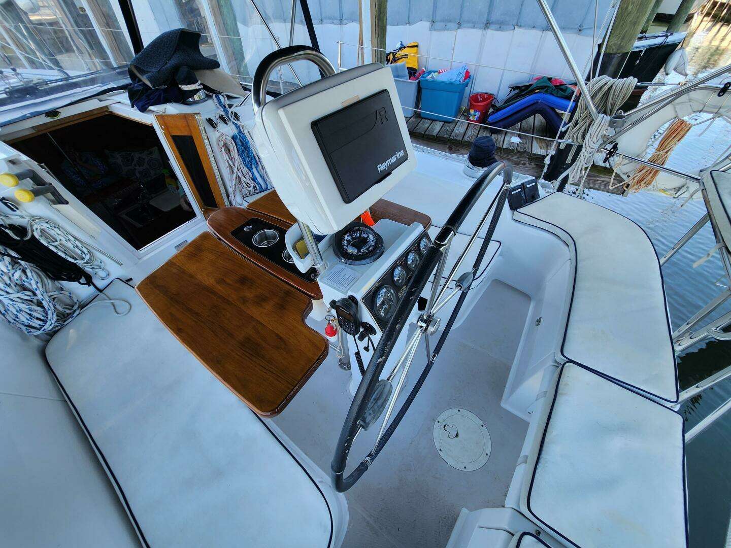 2012 Catalina 355 - Image 12