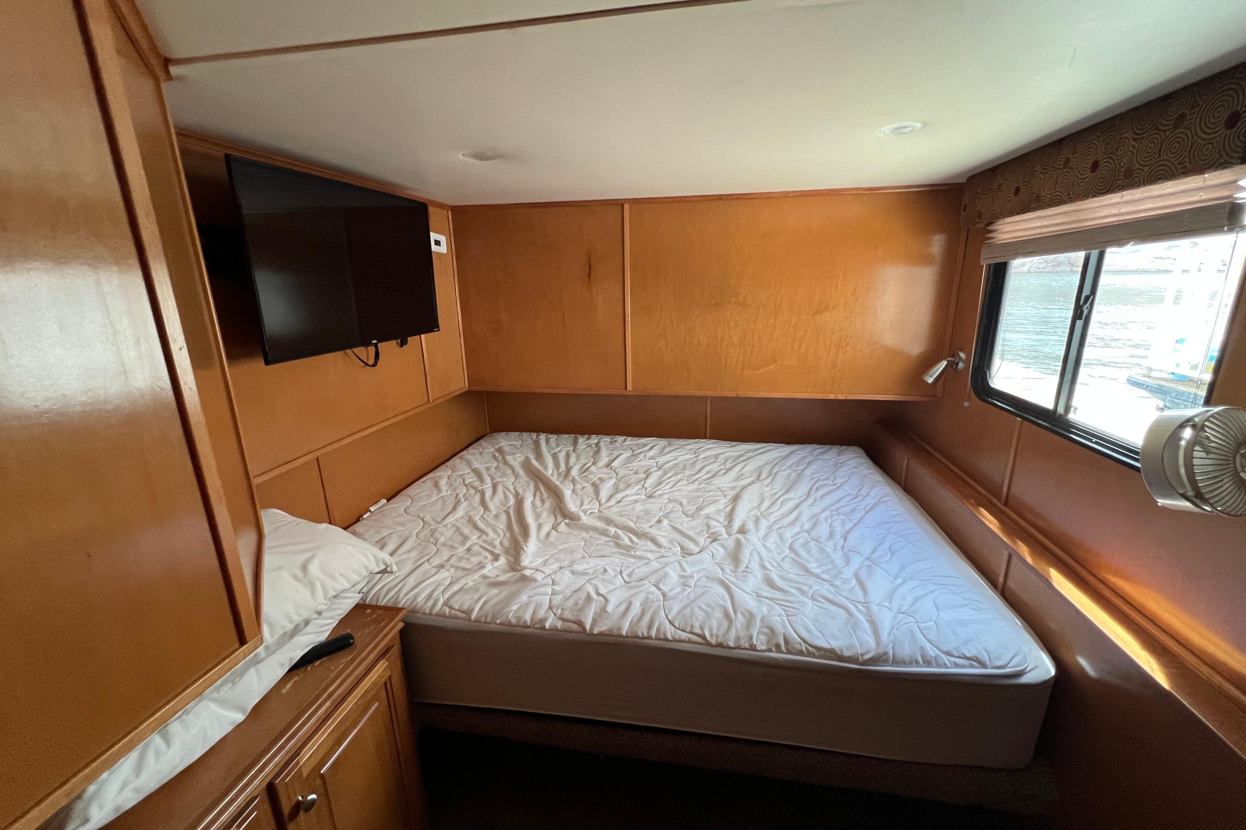 Cozy bedroom interior of 2013 Destination Yacht Lotta Yachta with bed, TV, and window view.