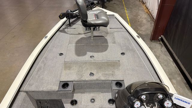 2023 Tracker Pro Team 195 TXW W/ Mercury 150 - 16