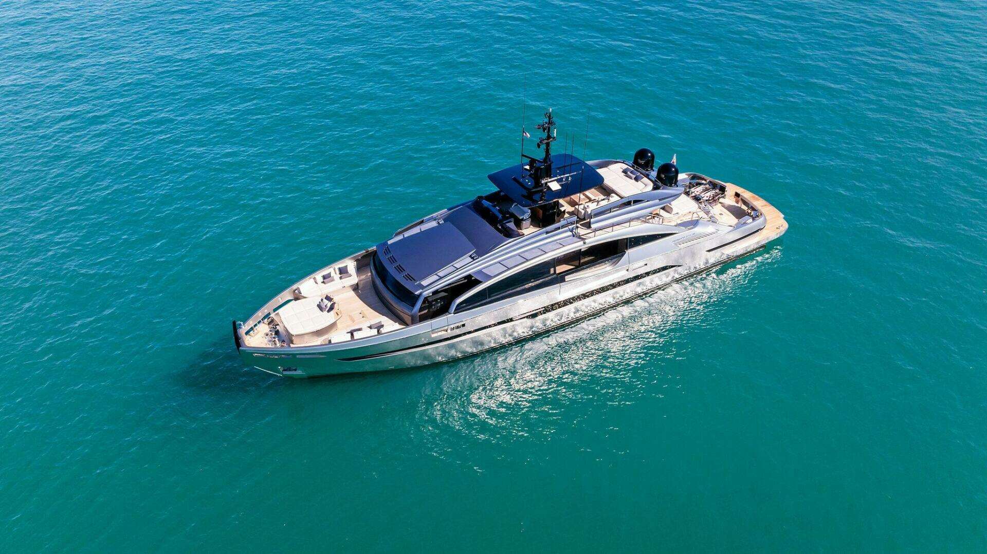 2023 Pershing GTX Motoryacht - Image 12