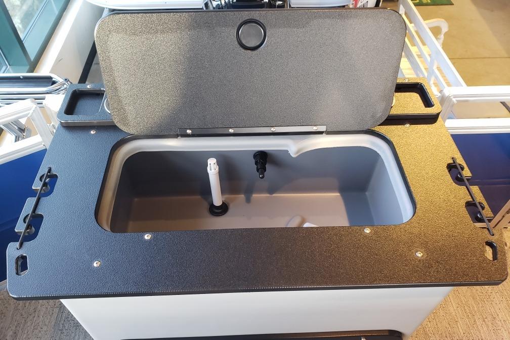 Livewell compartment on 2026 Sun Tracker Fishin' Barge 20 DLX pontoon boat.