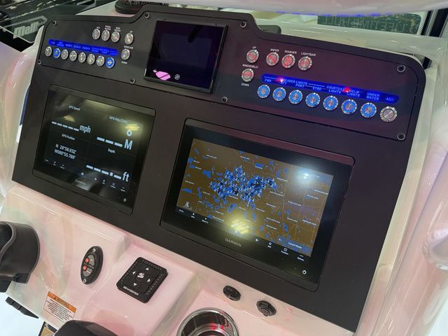 2026 Everglades 253 Center Console - 18
