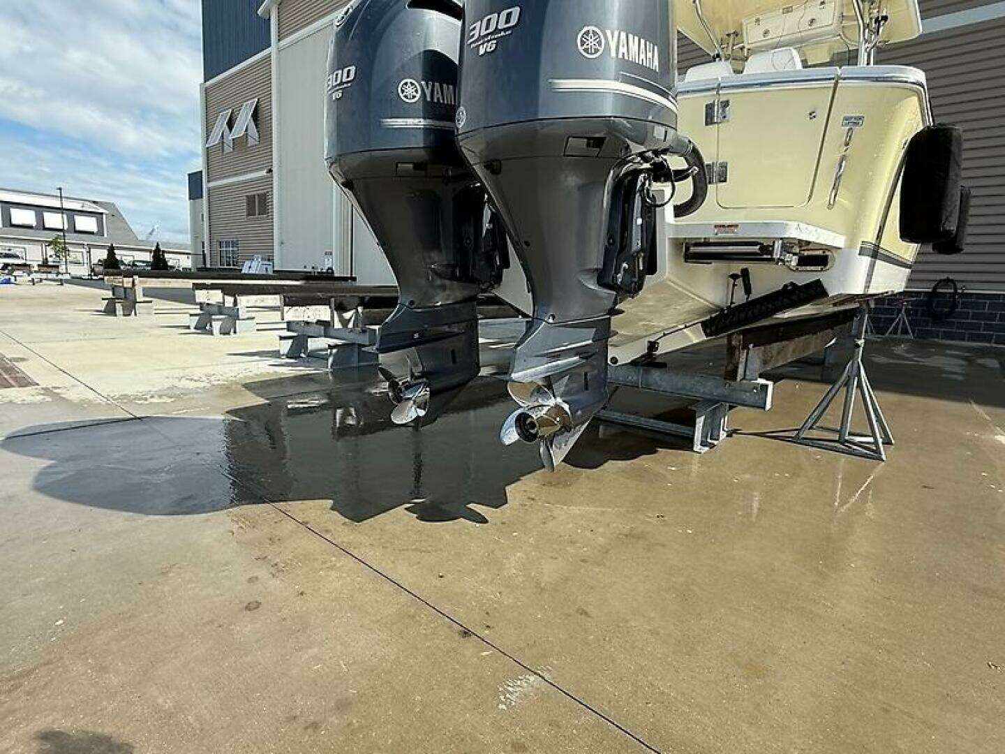 2013 Regulator 28 FS w/SeaKeeper Ride - Image 26