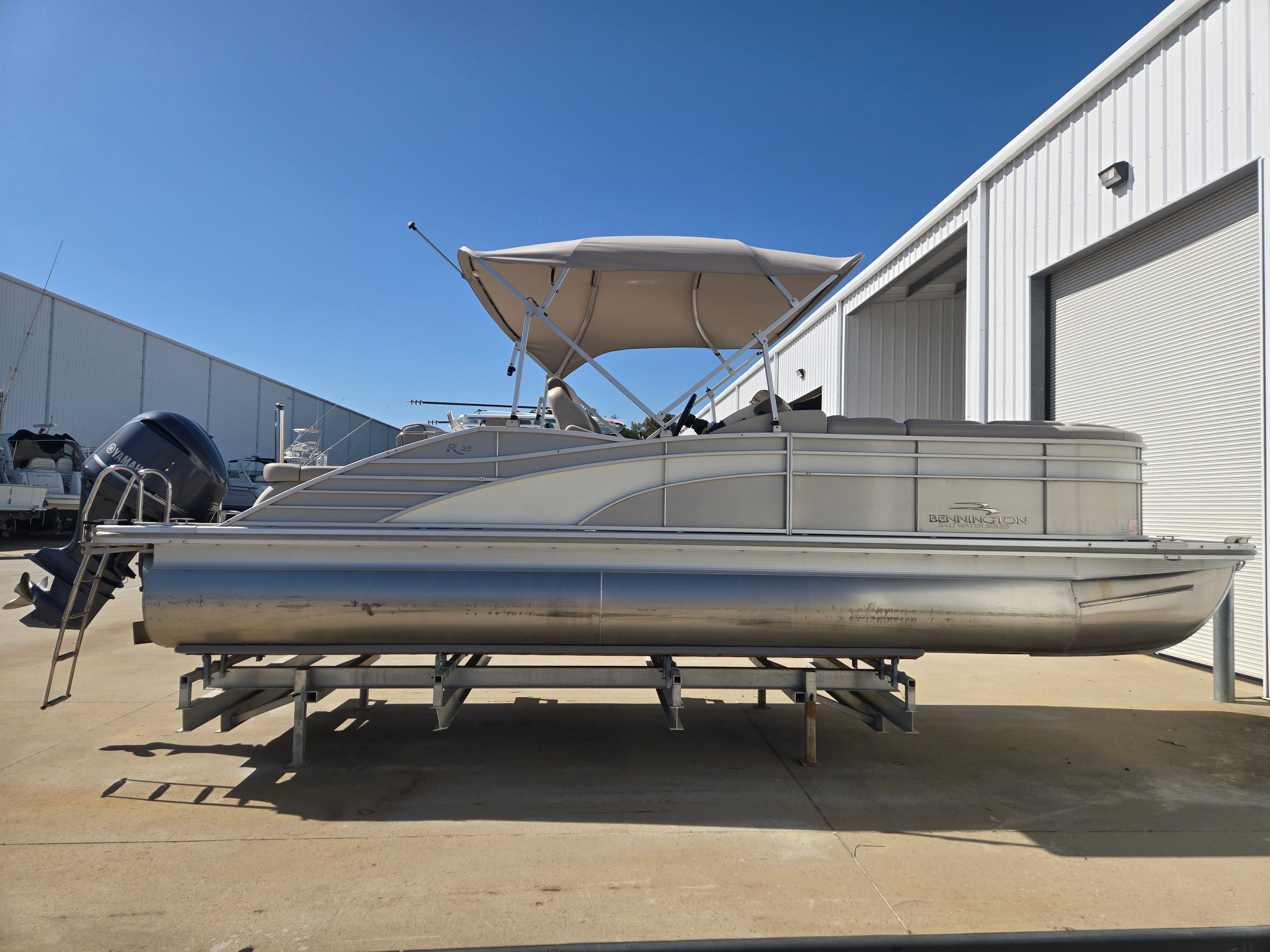 2017 Bennington R23
