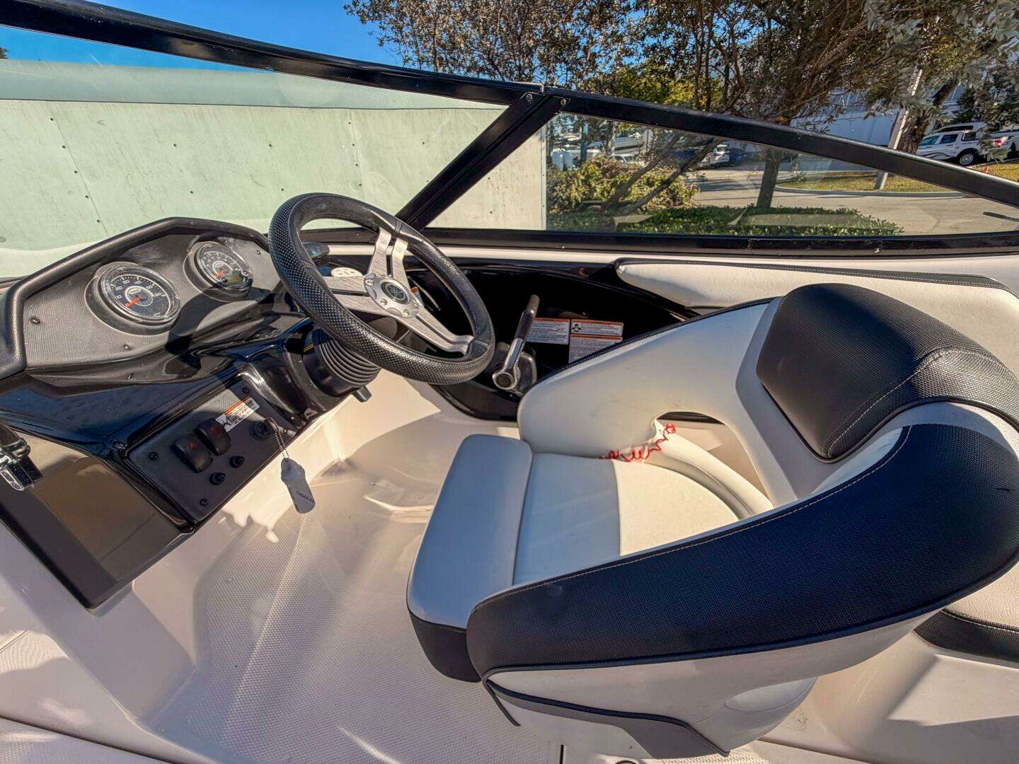 2017 Yamaha Boats AR195 - Image 8