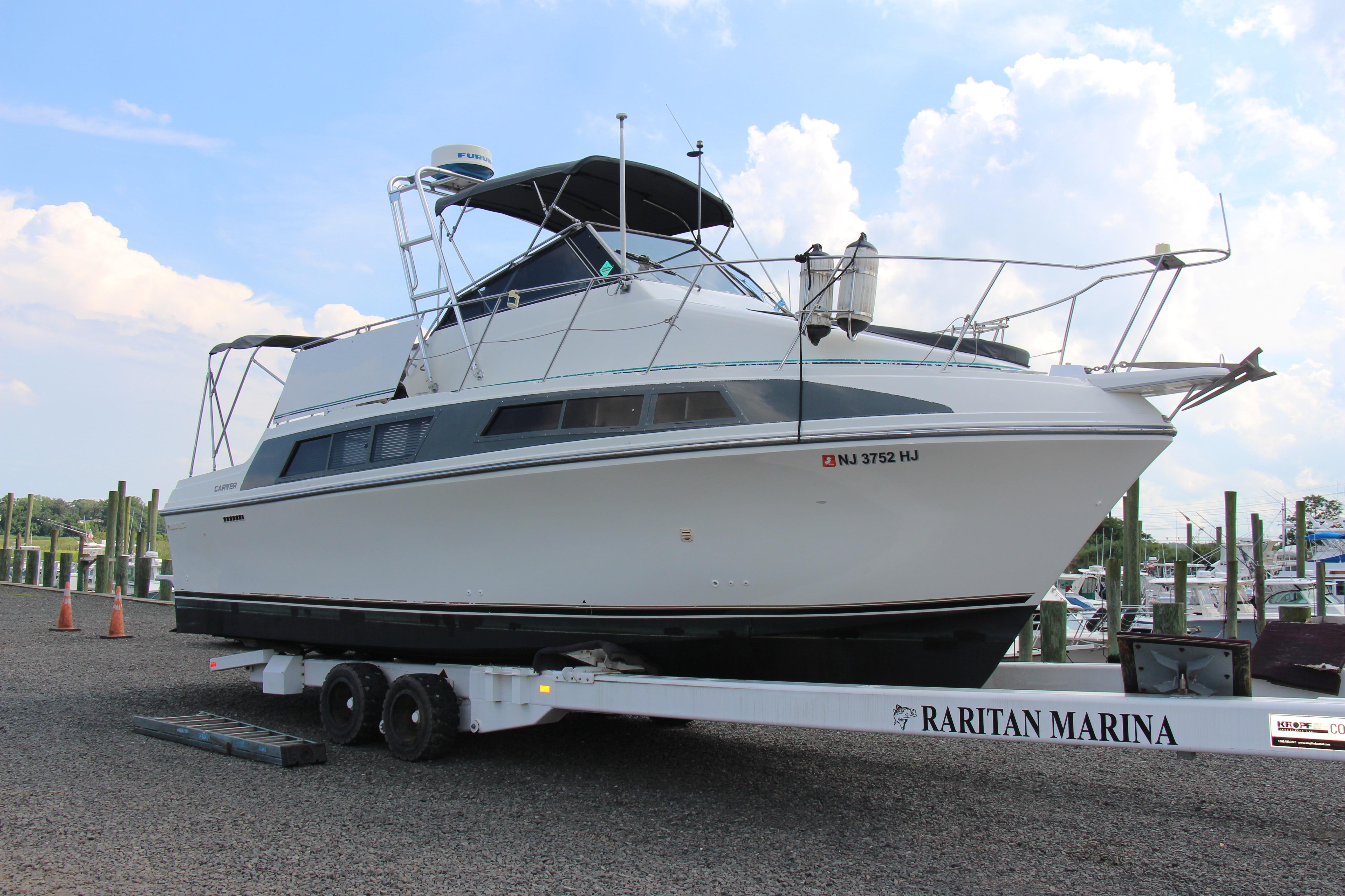 1995 Carver 330 Mariner