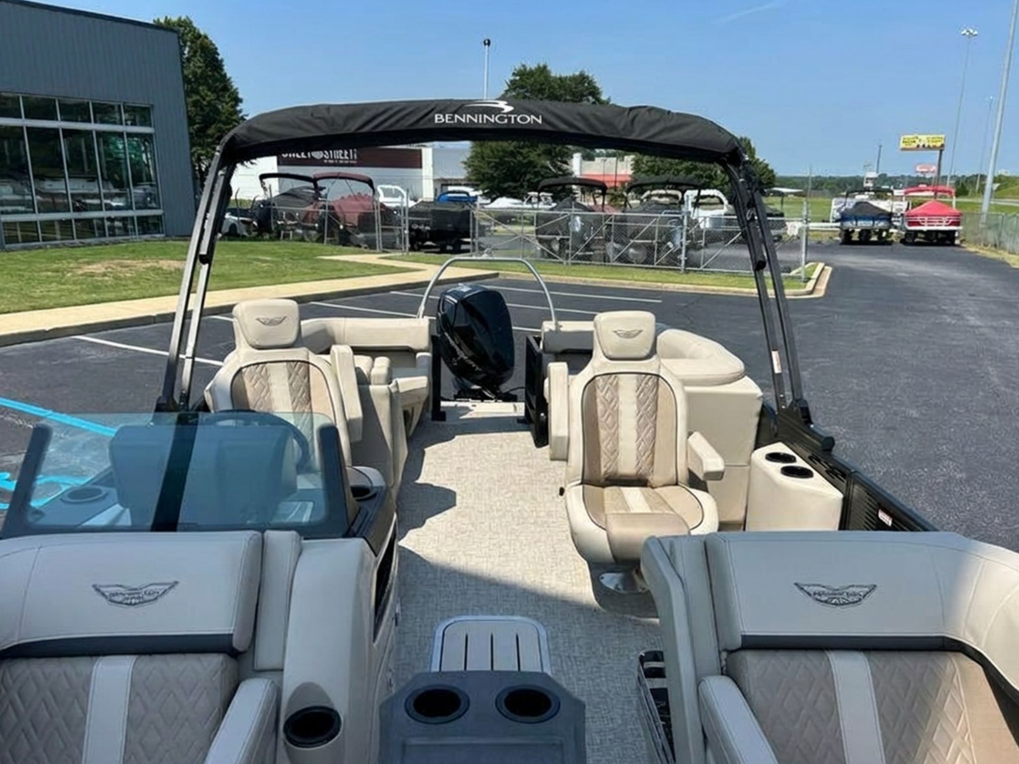 The image shows a Bennington 22 MFB pontoon boat with luxurious seating and a modern design.