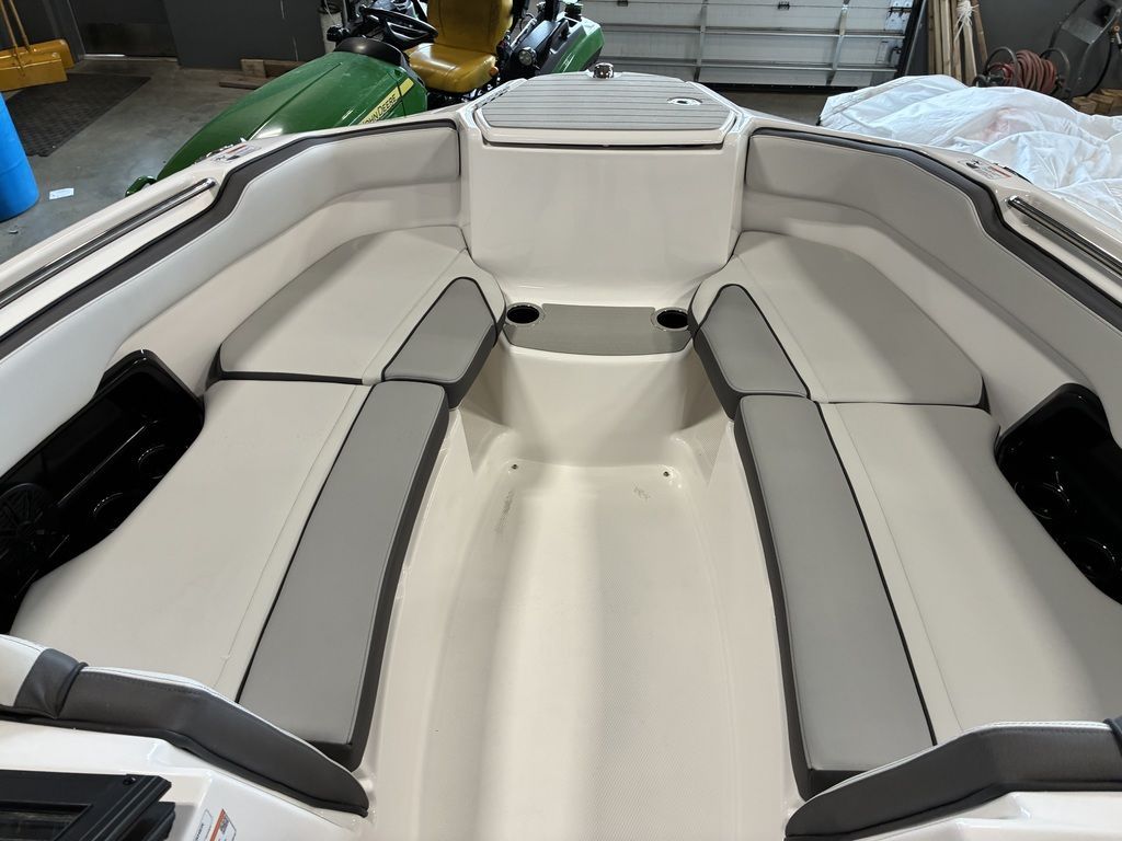 2026 Yamaha Boats AR250 - 53