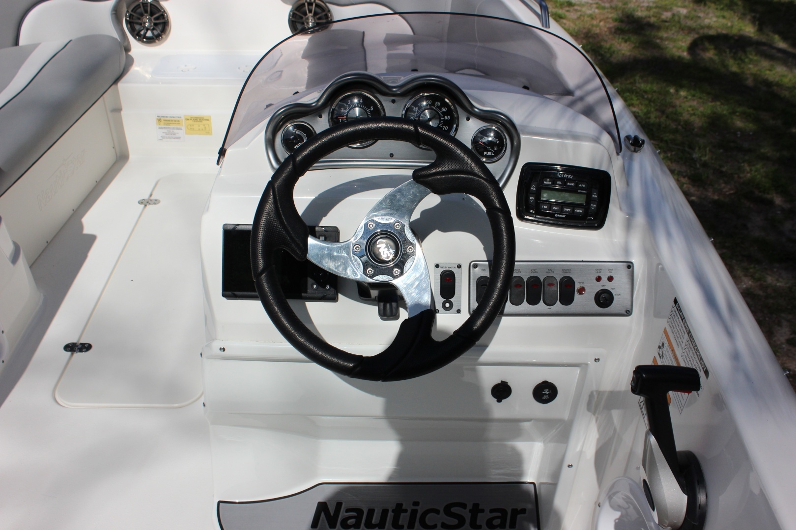2022 NauticStar 203SC - Image 12