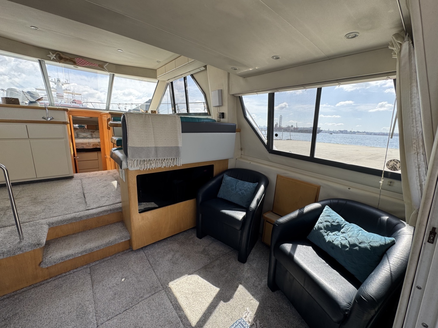 1996 Carver 370 Voyager - Image 50