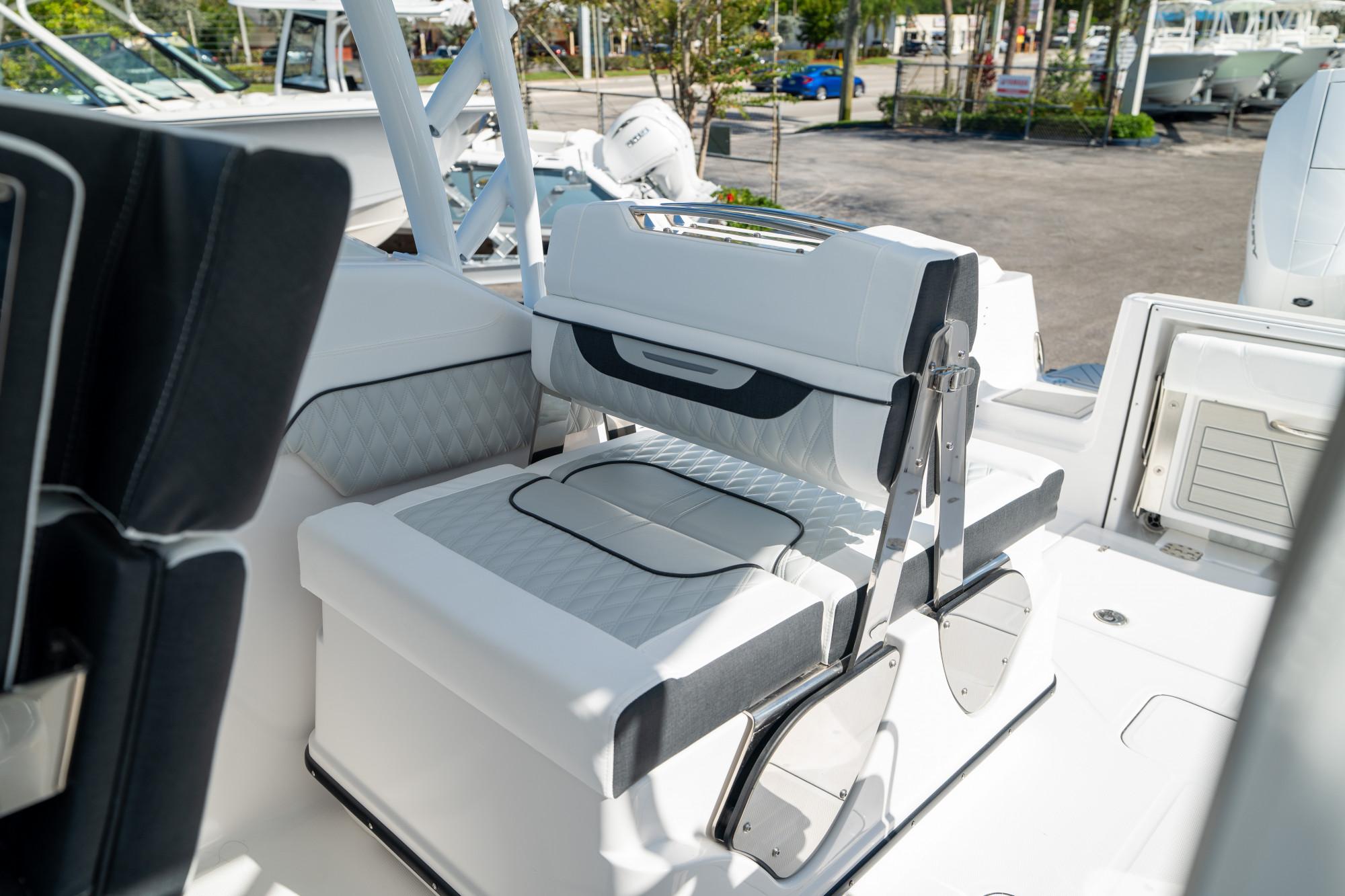 2024 Blackfin 302 DC - 29