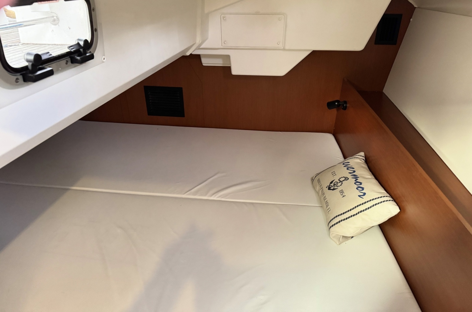 2016 Beneteau 38 - Image 18