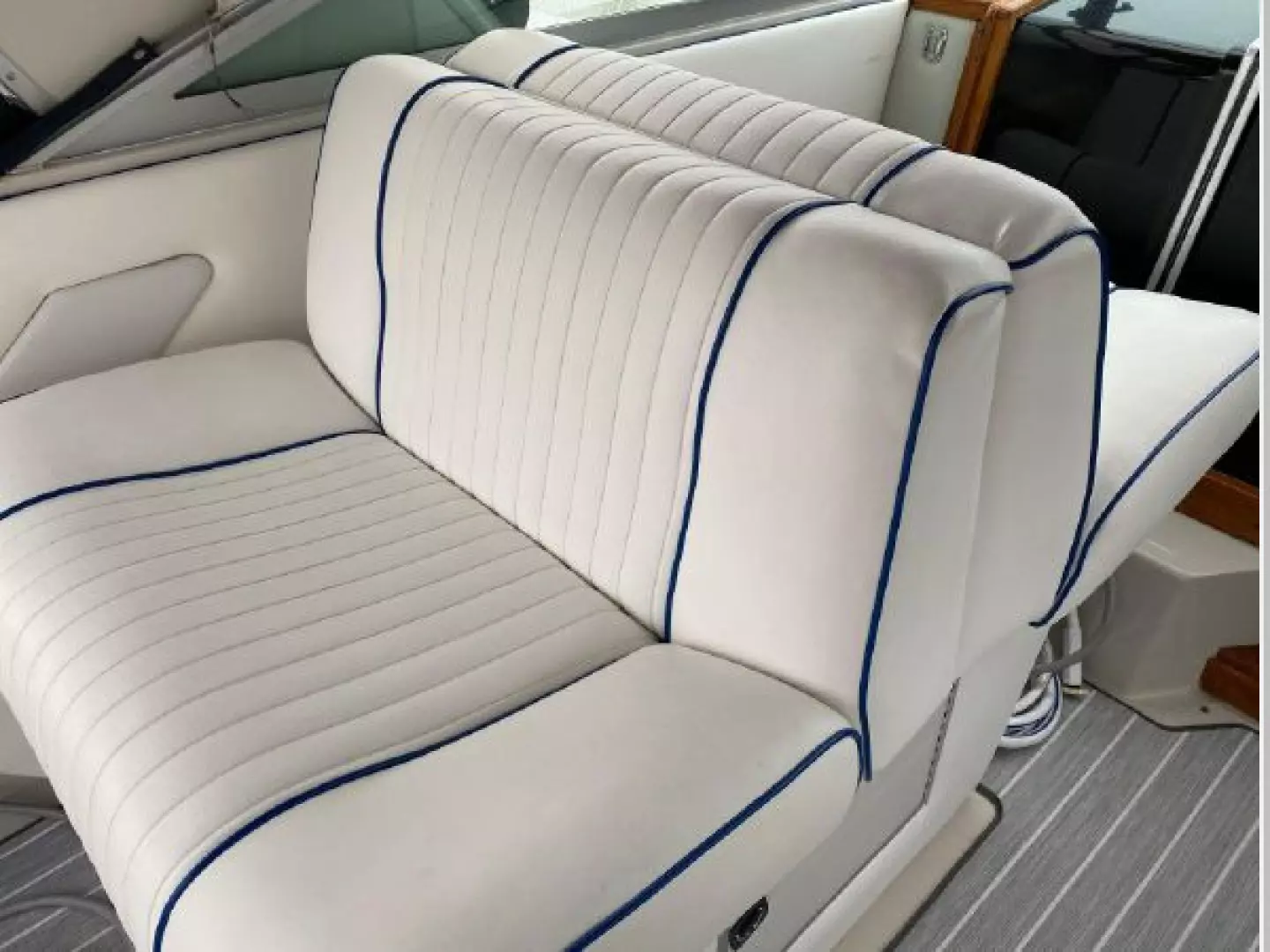 1988 Sea Ray 340 Express Cruiser - Image 11