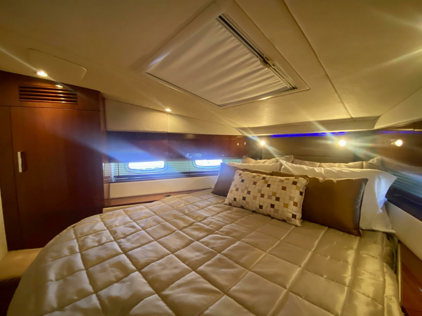 2010 Sea Ray 450 Sundancer - Image 60