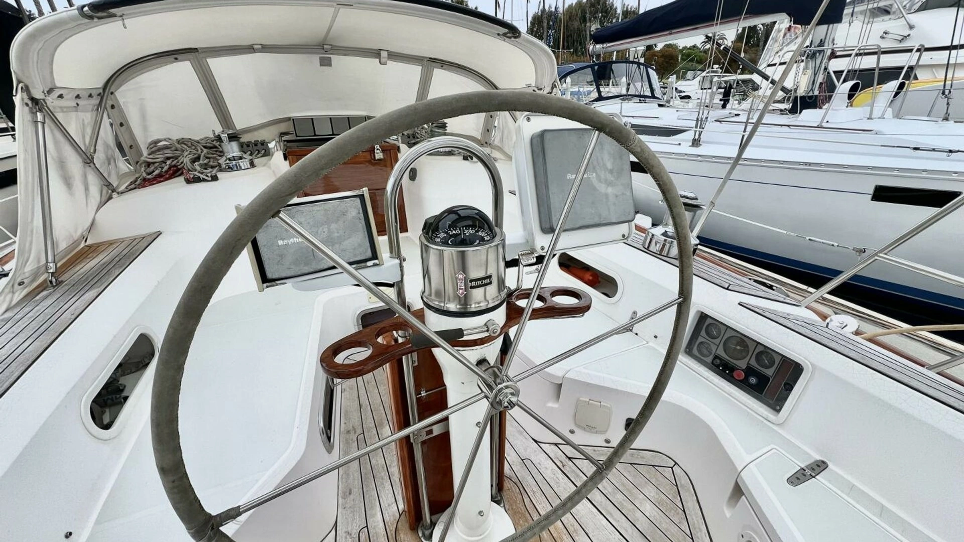 1999 Sabre 402 Sail - Image 5