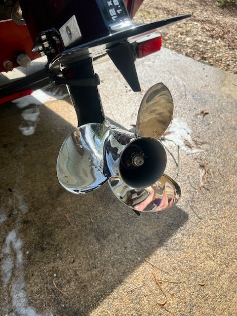 Close-up of a shiny boat propeller, Bass Tracker Classic XL 2022.