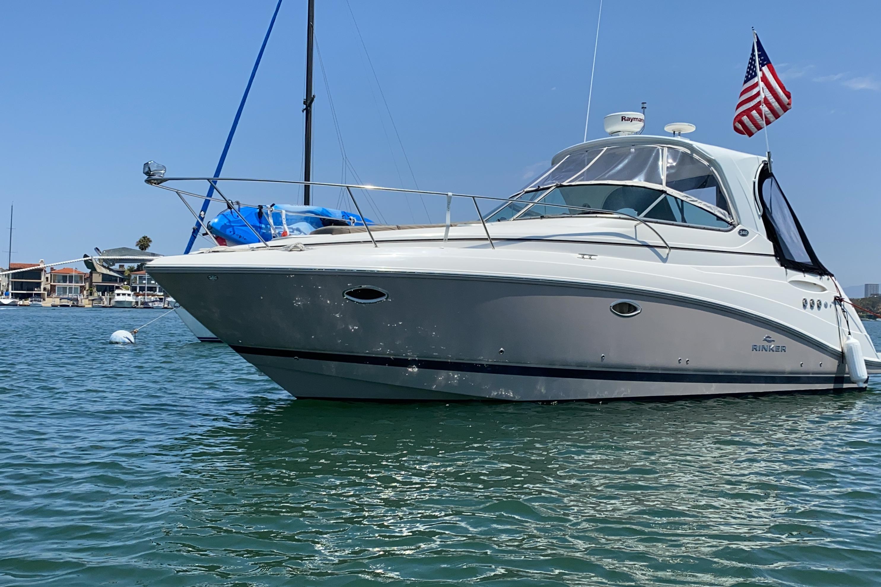 2009 Rinker 340 Express Cruiser