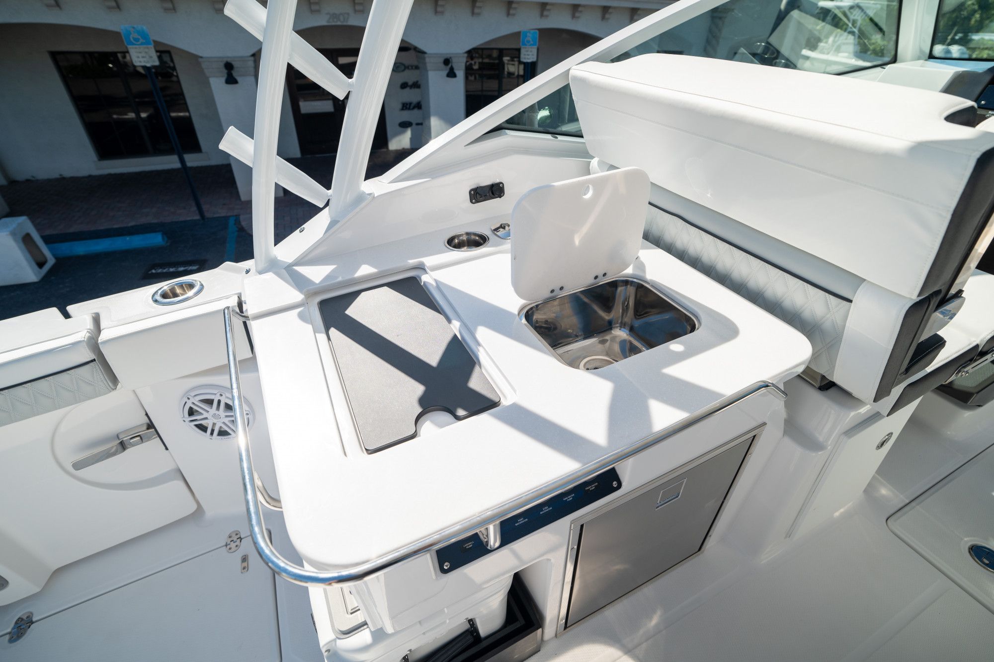 2024 Blackfin 302 DC - 25