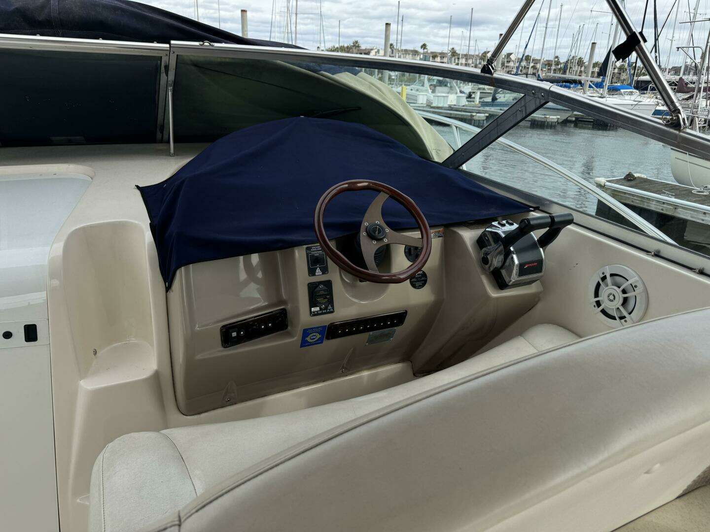 2002 Rinker 342 Fiesta Vee - Image 26