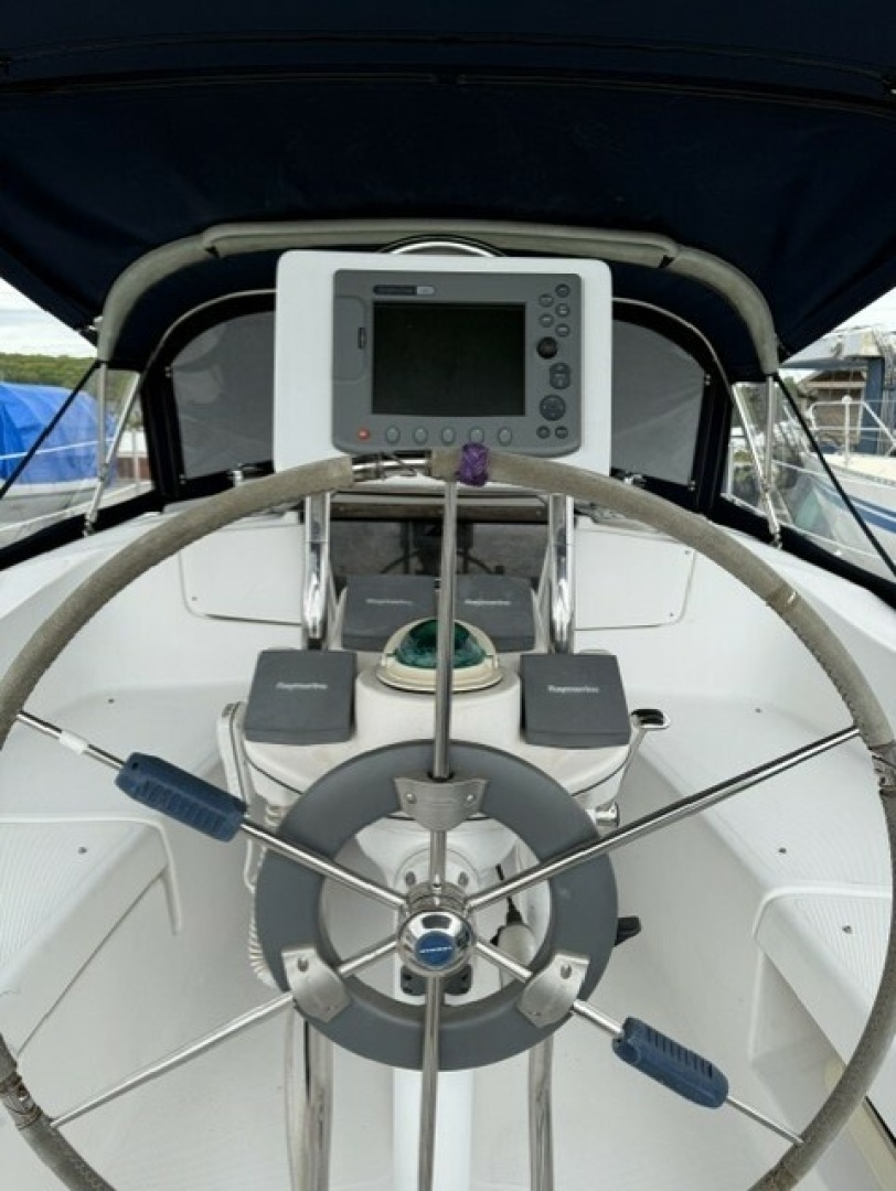2004 Hunter 36 - Image 2