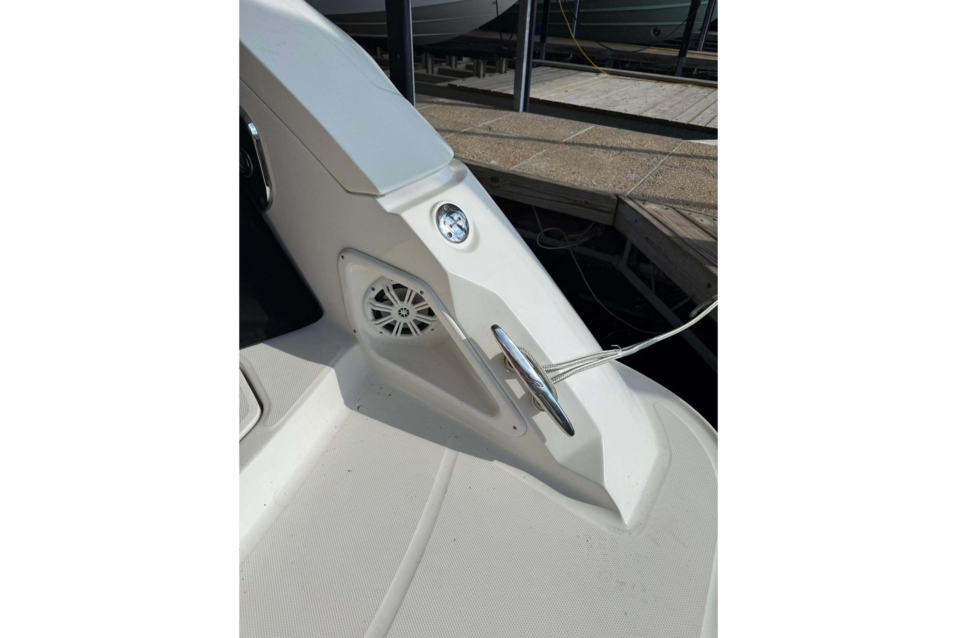 2009 Sea Ray 350 Sundancer boat deck with cleat and speaker.