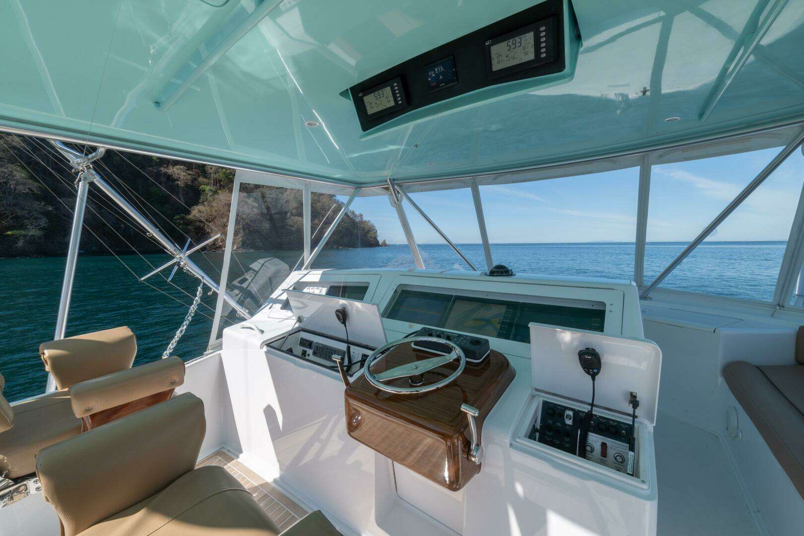 2006 Viking 56 Convertible - Image 9