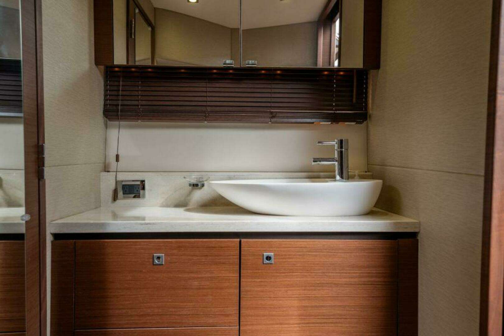 2015 Sea Ray 510 Sundancer - Image 31