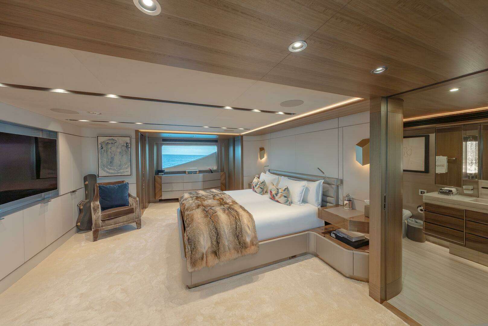 2018 Westport Raised Pilothouse - Image 17
