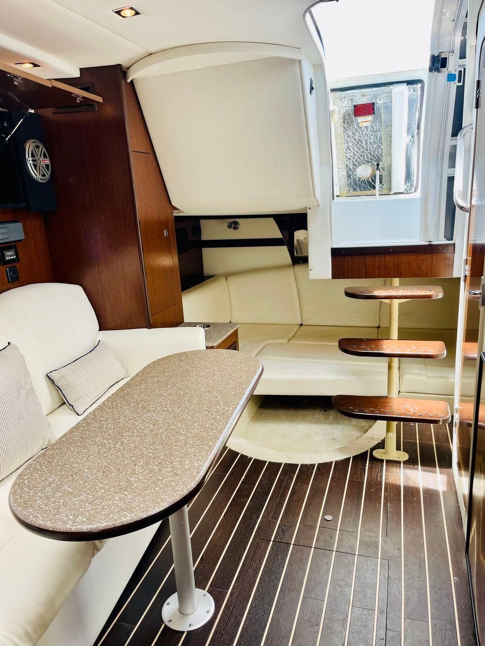 2012 Cruisers Yachts 350 Express - 19