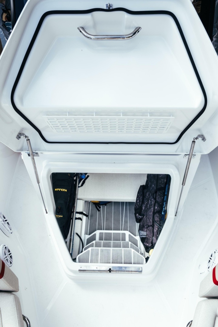 2027 Wellcraft 28 T-Top - Image 9