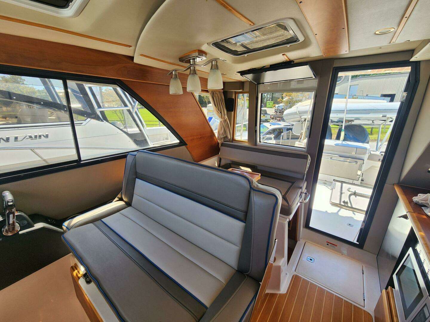 2020 Cutwater C-32 CB - Image 10
