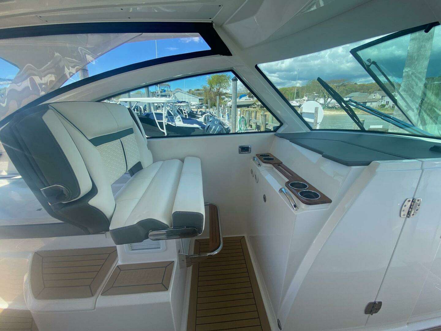 2019 Tiara Yachts 34LX - Image 25