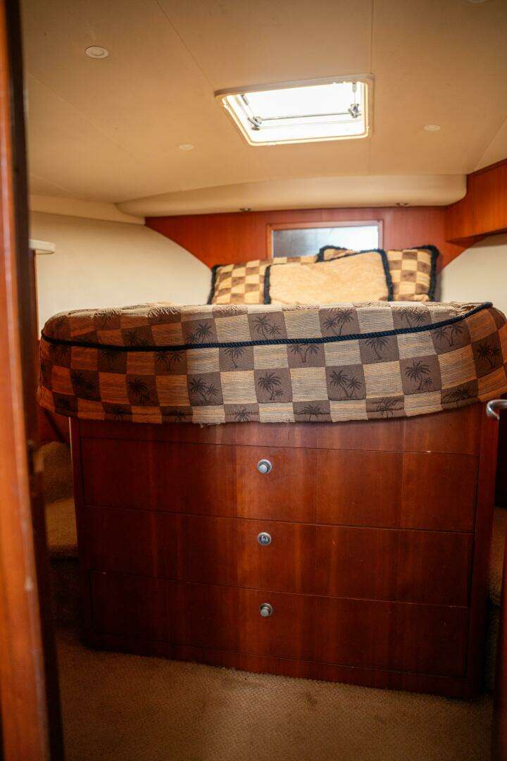 2004 Luhrs Convertible - Image 32