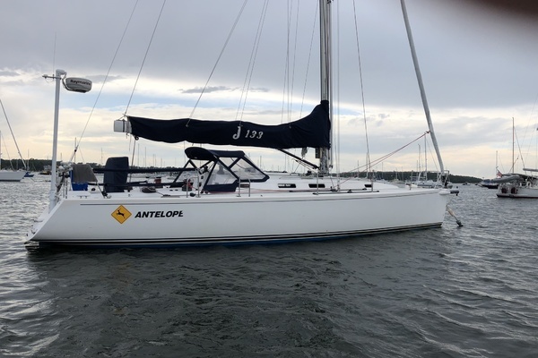 2004 J Boats J/133