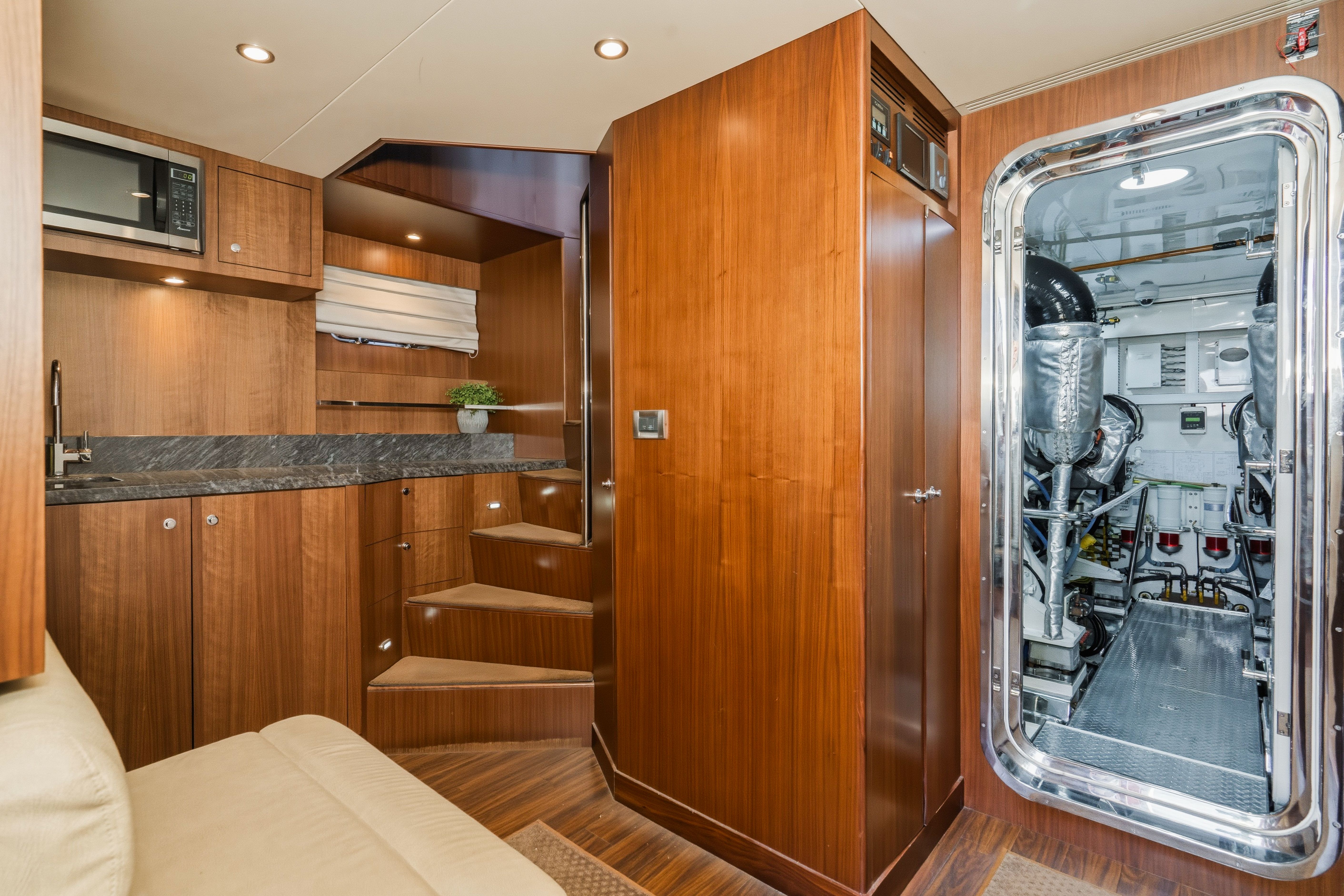 2015 Ocean Alexander 90 Skylounge Motoryacht - 112