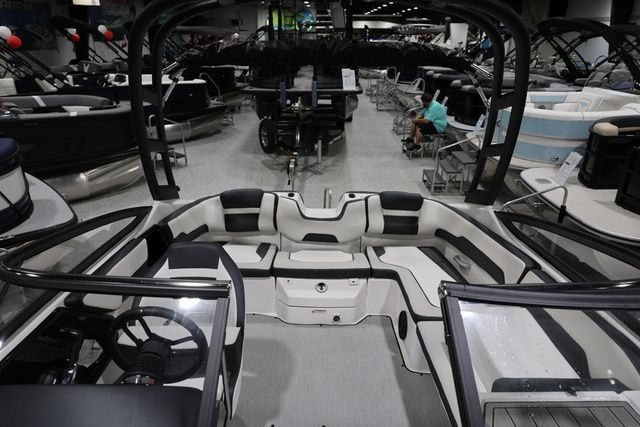 2026 Yamaha Boats AR 195 BOTH COLORS AVAILABLE - 23