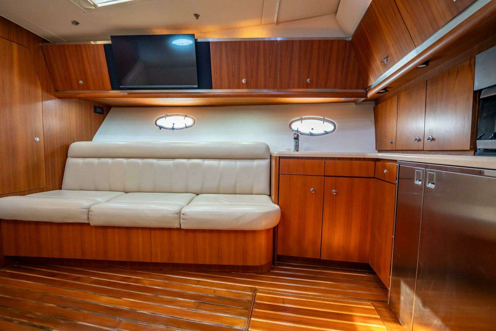 2004 Tiara Yachts 4200 Open - Image 11