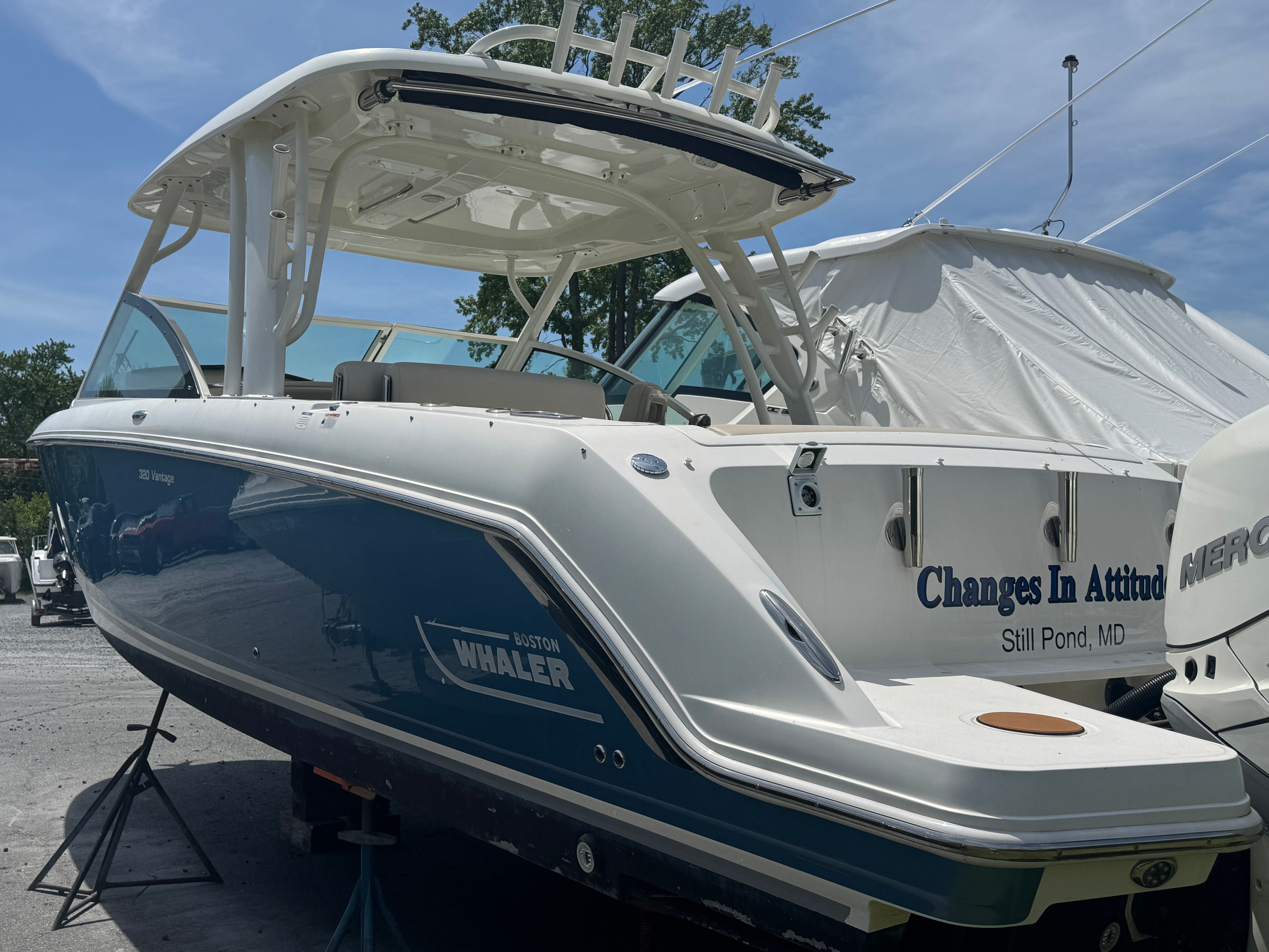 2017 BOSTON WHALER 320 VANTAGE - Image 2