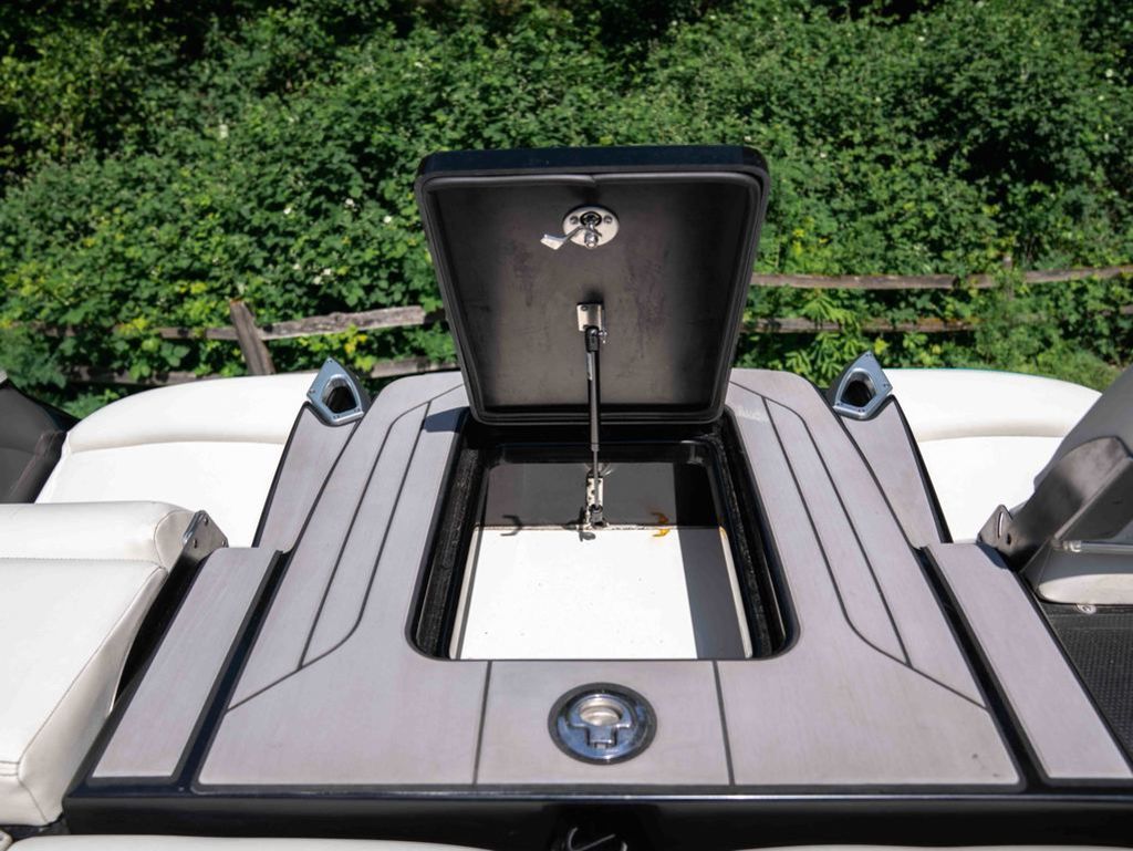 2019 MasterCraft X24 - 27
