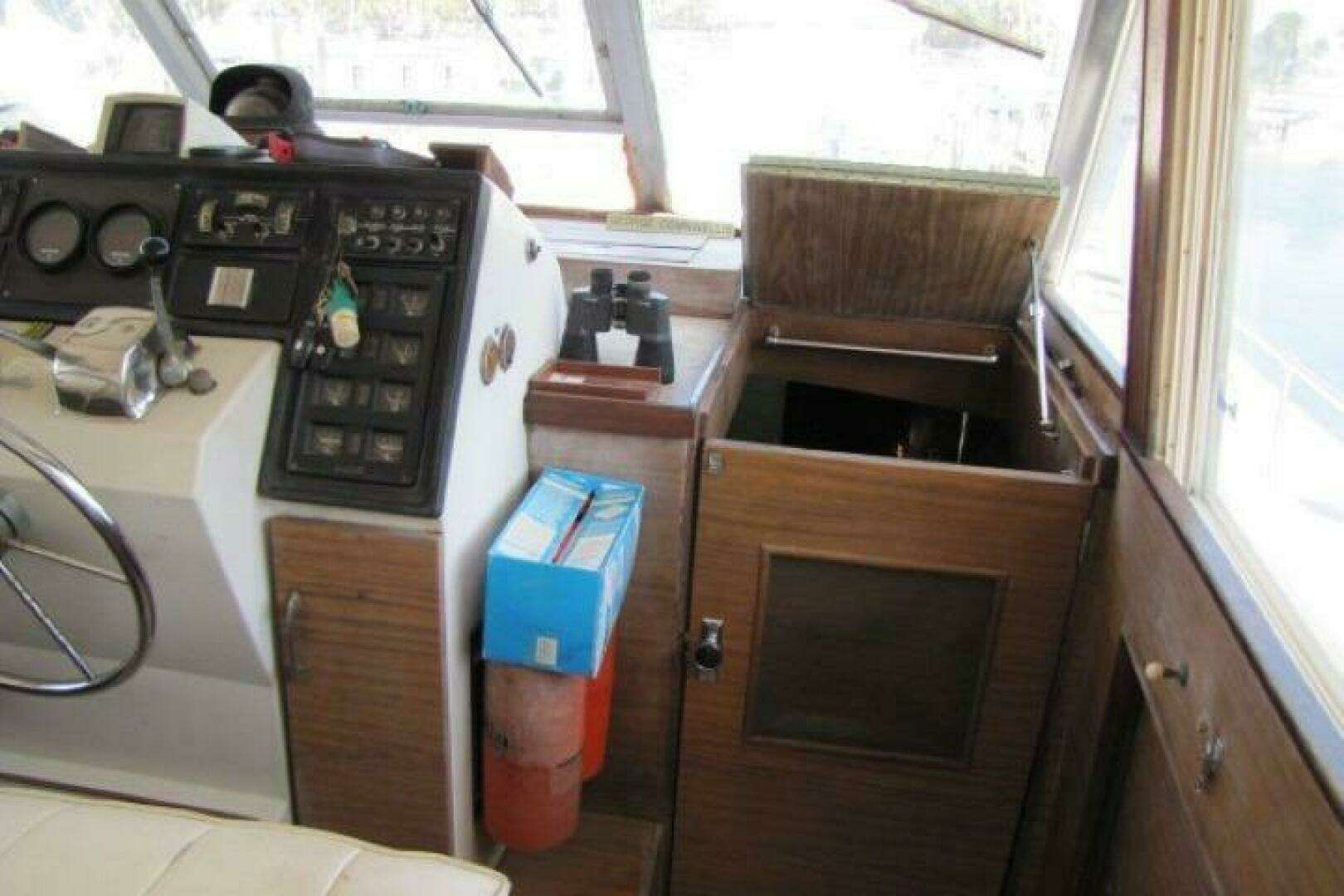 1973 Chris-Craft 55 Commander - Image 19