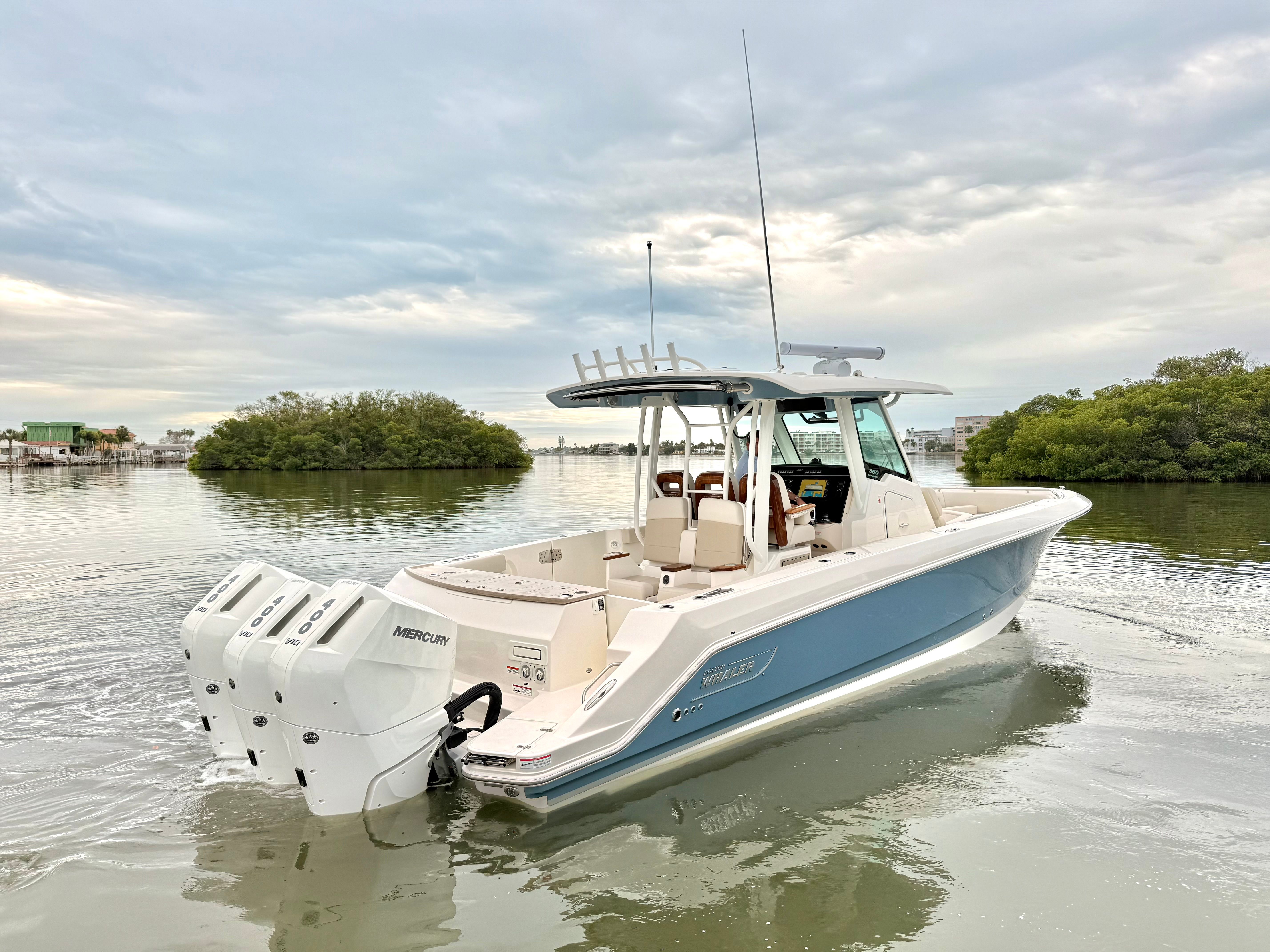 2026 Boston Whaler 360 Outrage - 16
