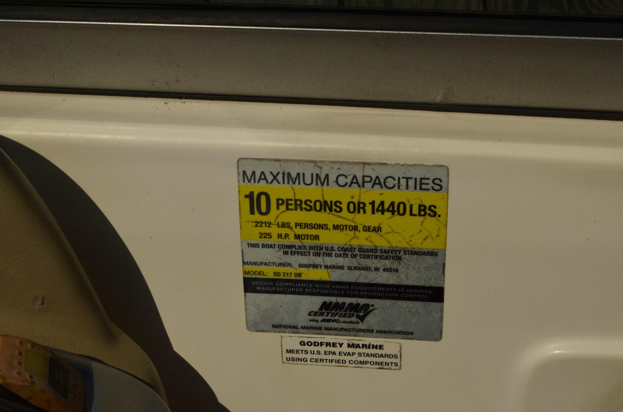 2011 Hurricane SunDeck 217 OB - 74