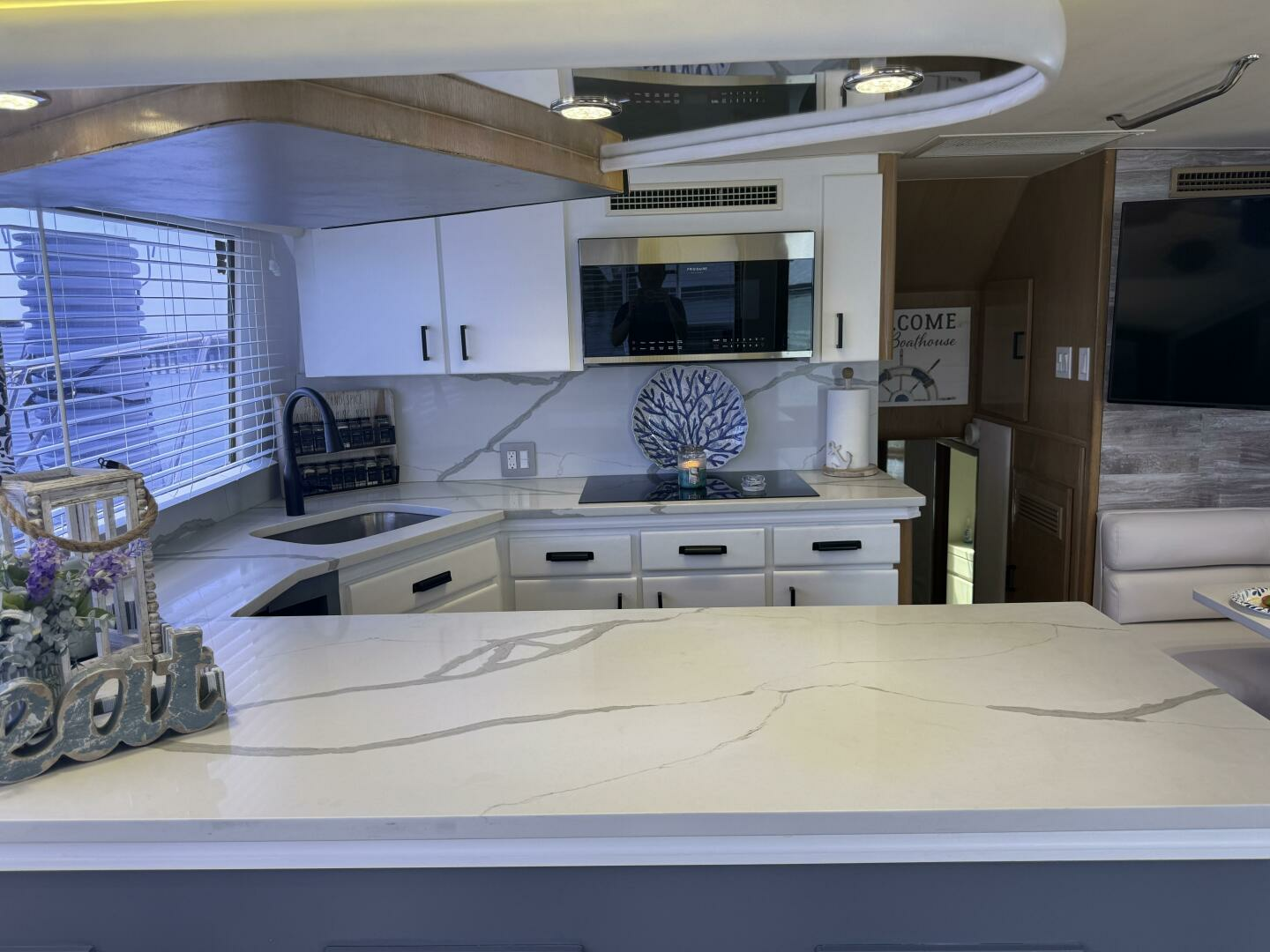 1994 Hatteras 54 Yacht - Image 33