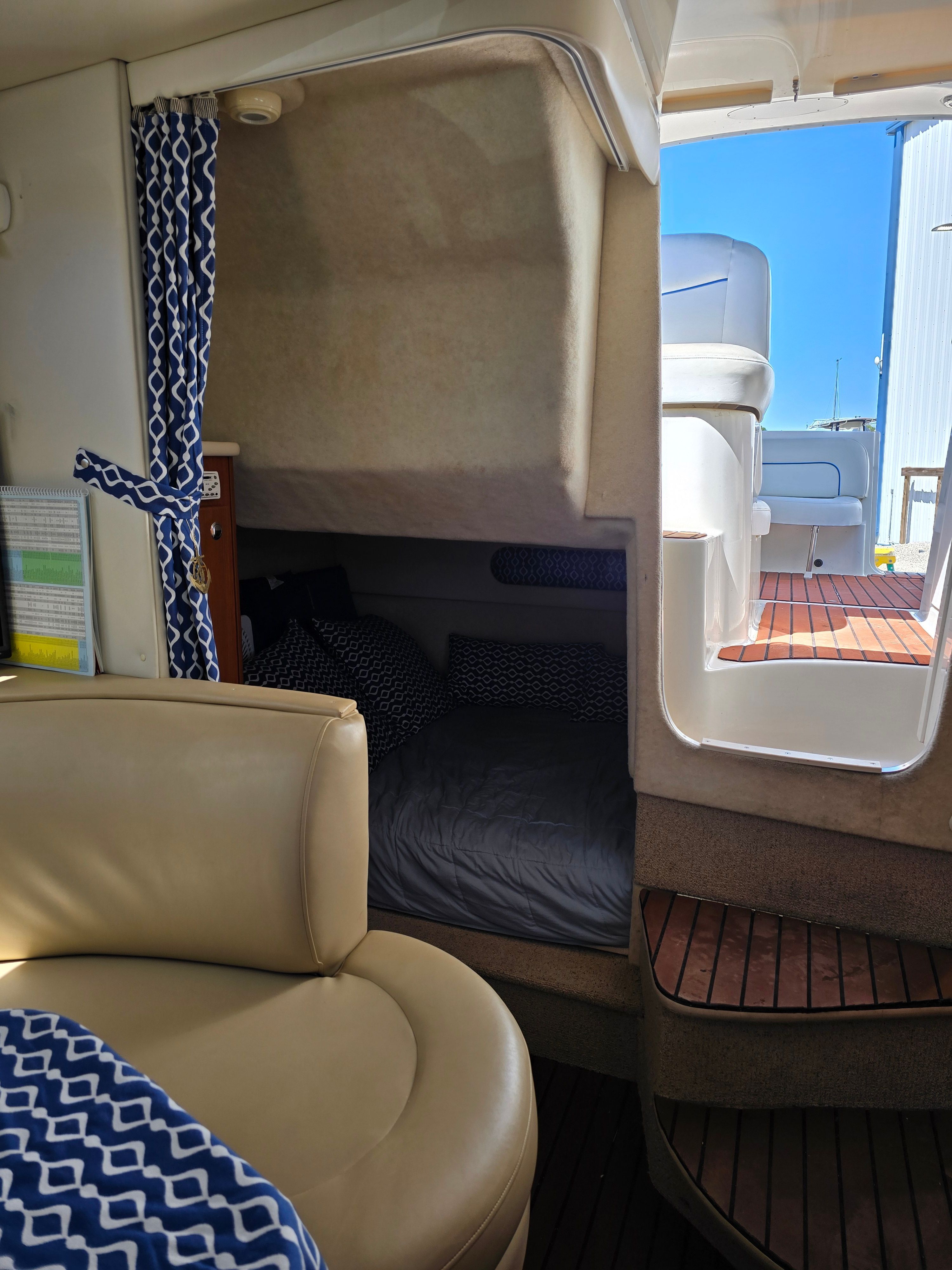 2004 Bayliner 305SB - 11