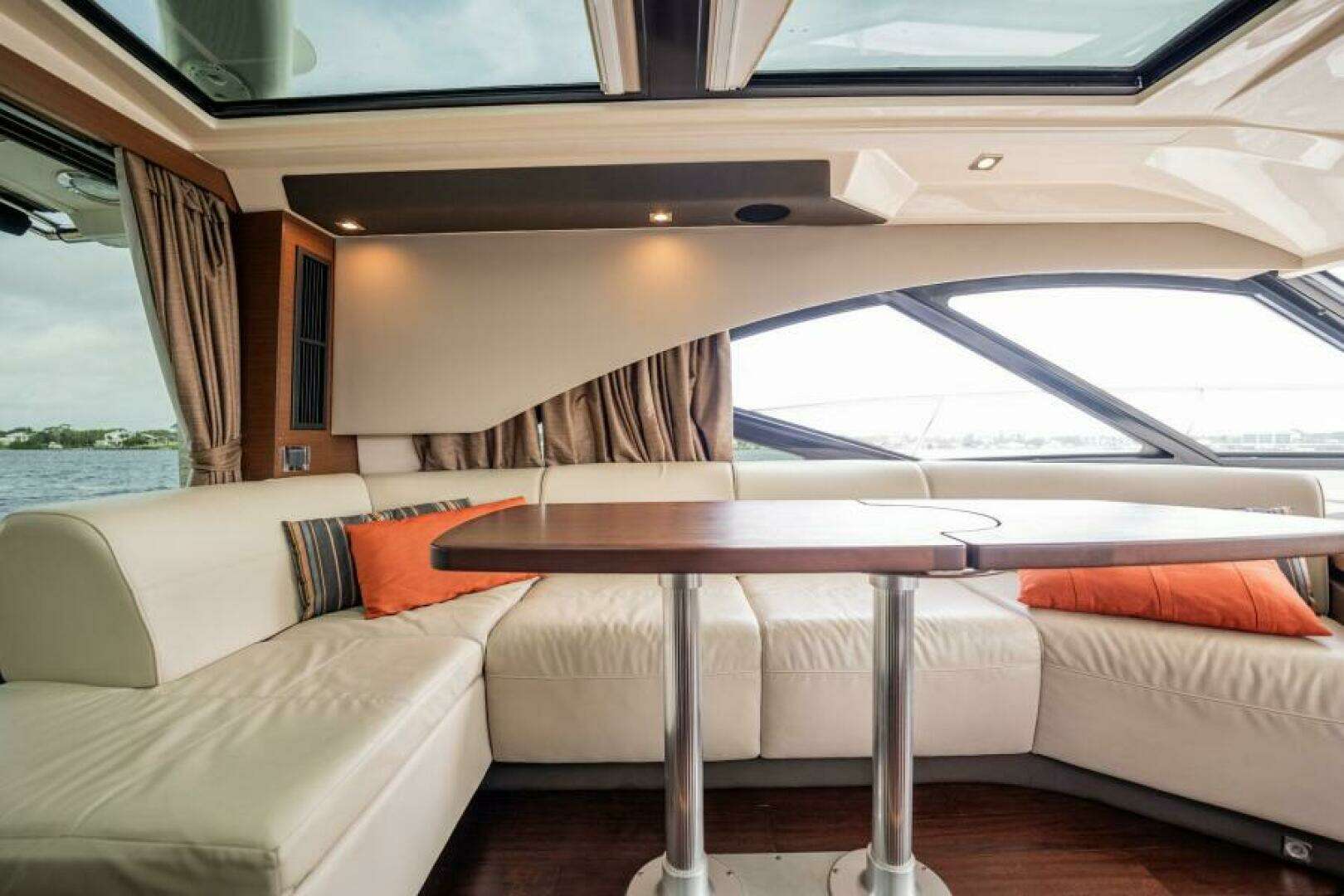 2015 Sea Ray 510 Sundancer - Image 9