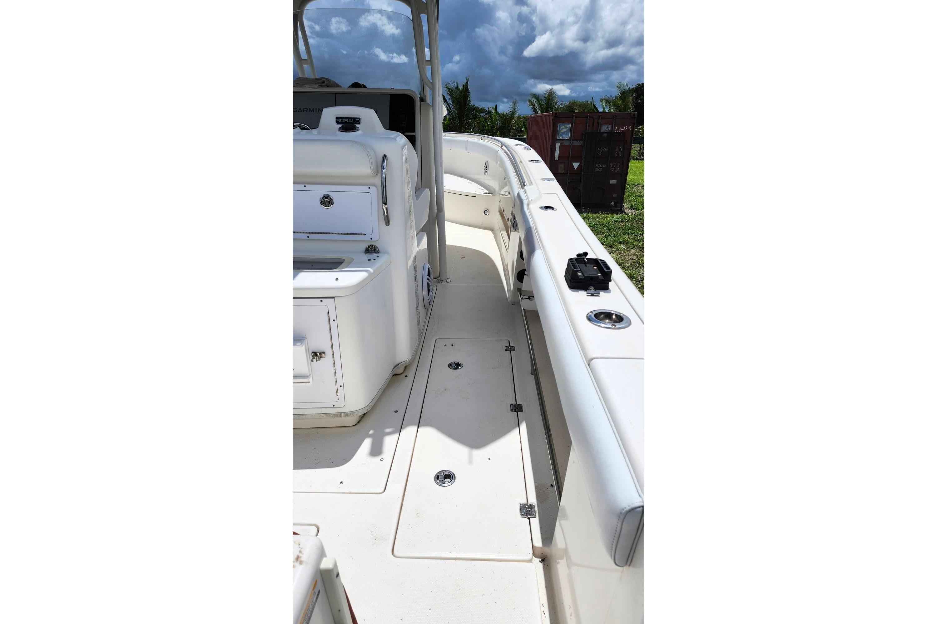 2015 Robalo R300 Center Console boat deck with seating and storage compartments.