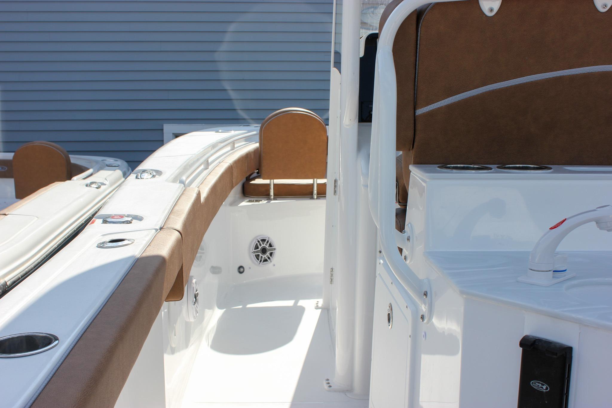 2027 Sea Hunt Ultra 275 SE boat interior with brown seating and white deck.
