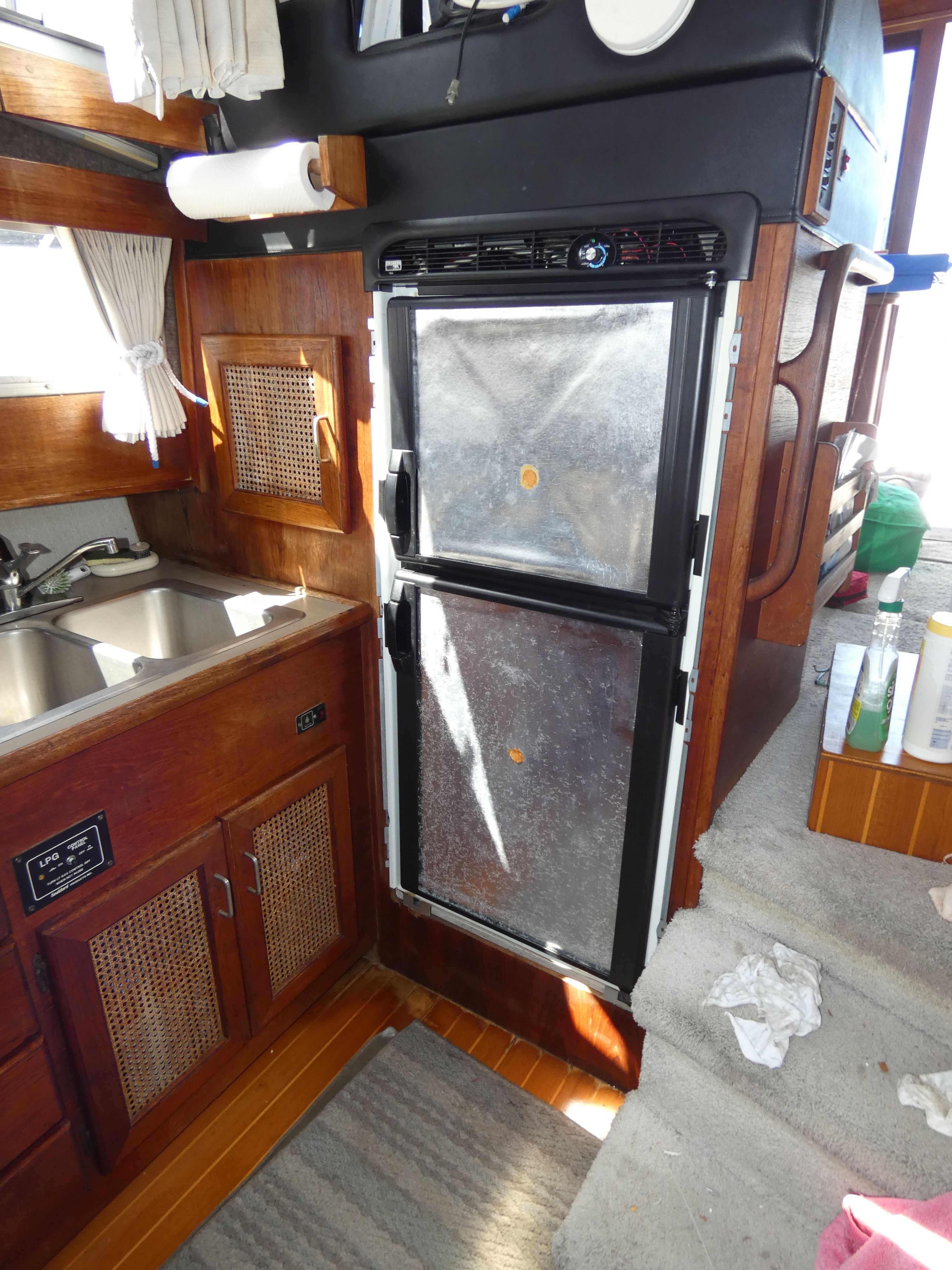 Interior of 1984 Bayliner 3870 Motoryacht with kitchen and refrigerator.