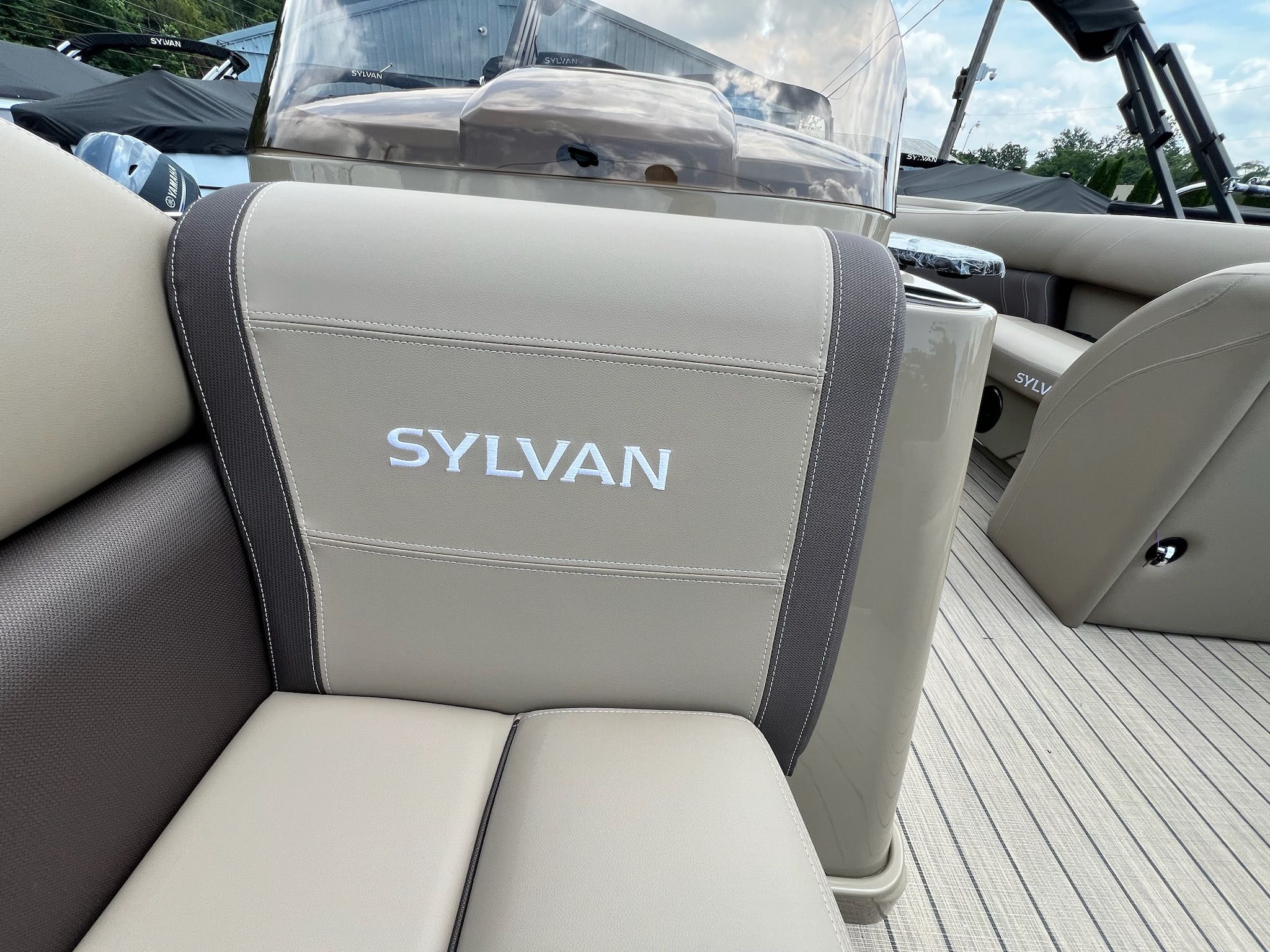 2026 Sylvan Mirage 8520 Cruise - 13