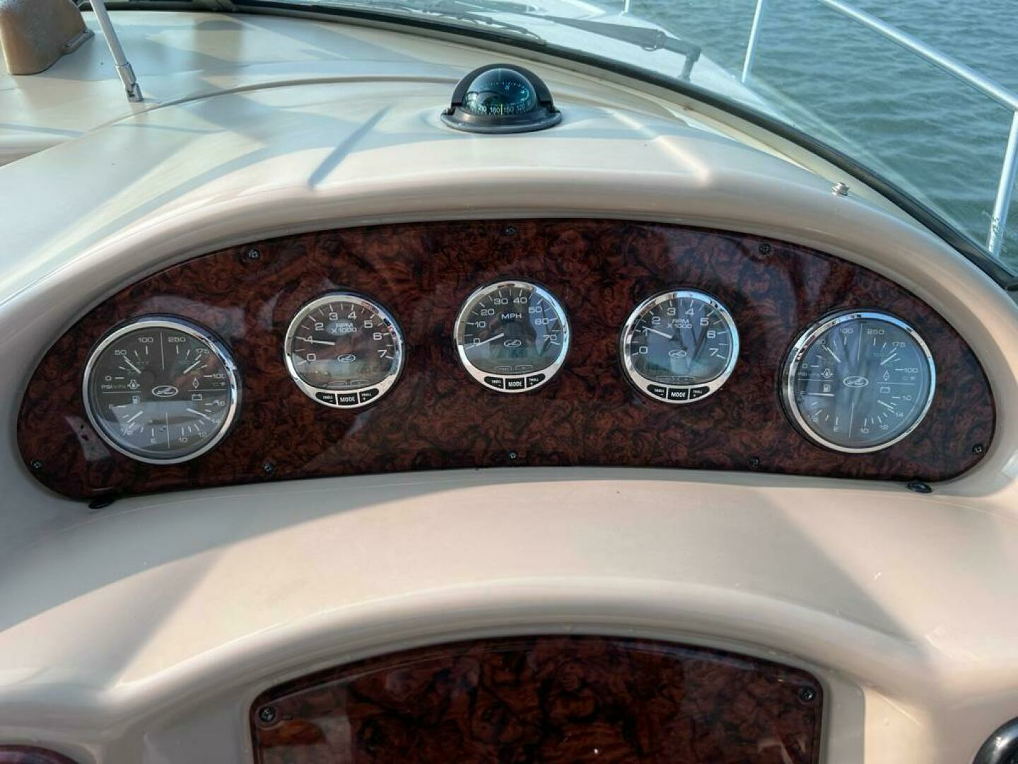 2005 Sea Ray Sundancer 320 - Image 13